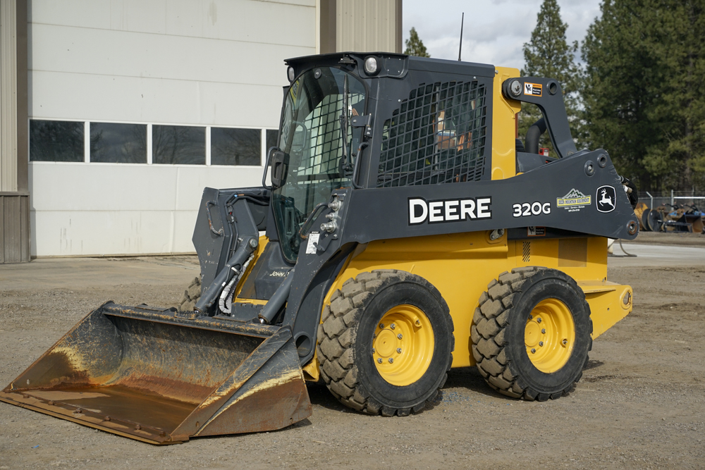 DME-FDG-Deere-320G-_DJM2901