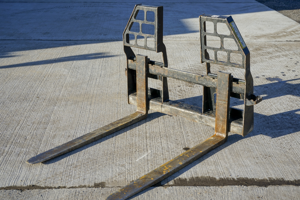 DME-FDG-Skid-steer-_DJM3223
