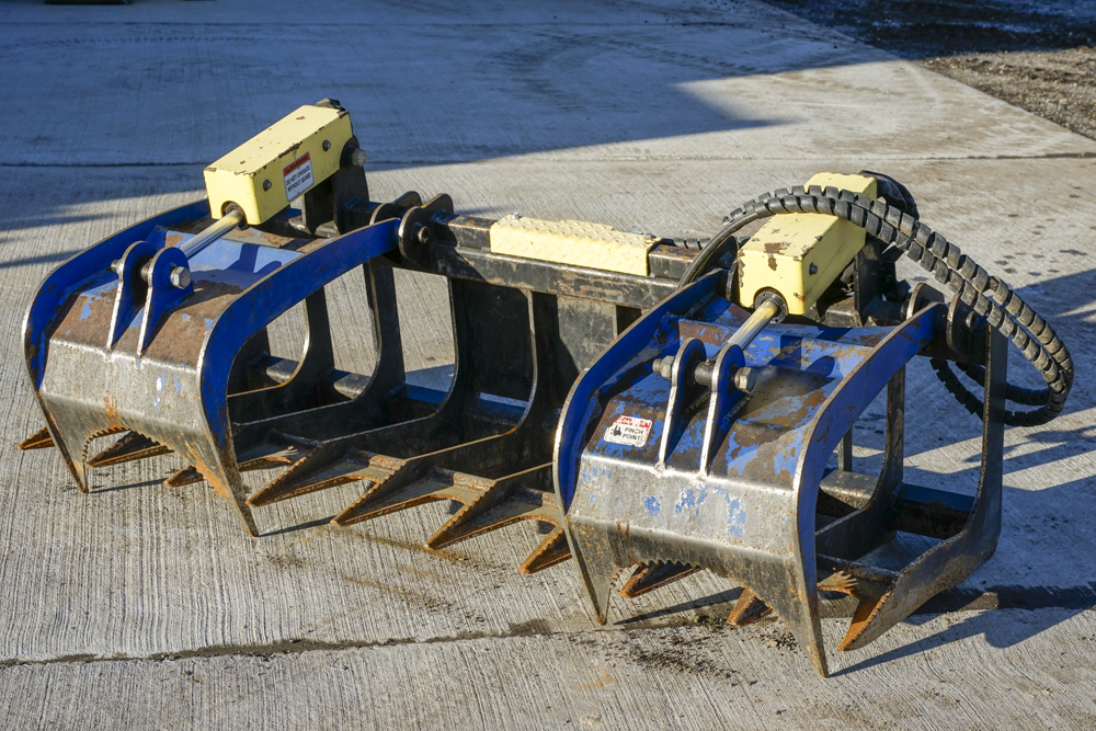 DME-FDG-Skid-steer-_DJM3225